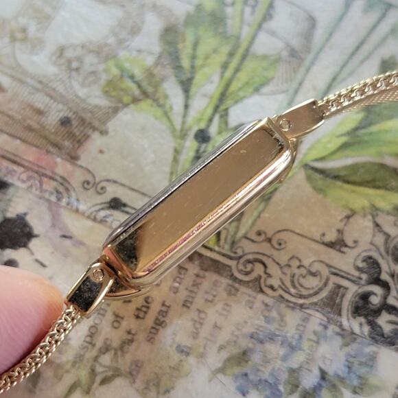 Vintage Watches Armitron Now Diamond Accent Gold Mesh Quartz Watch Womens - Picture 9 of 10